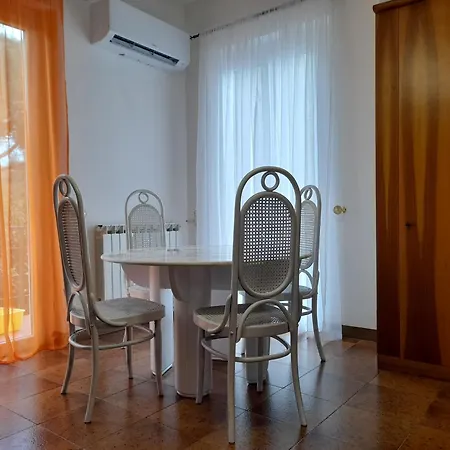 La Casa Di Giuly لا سبيتسْيا